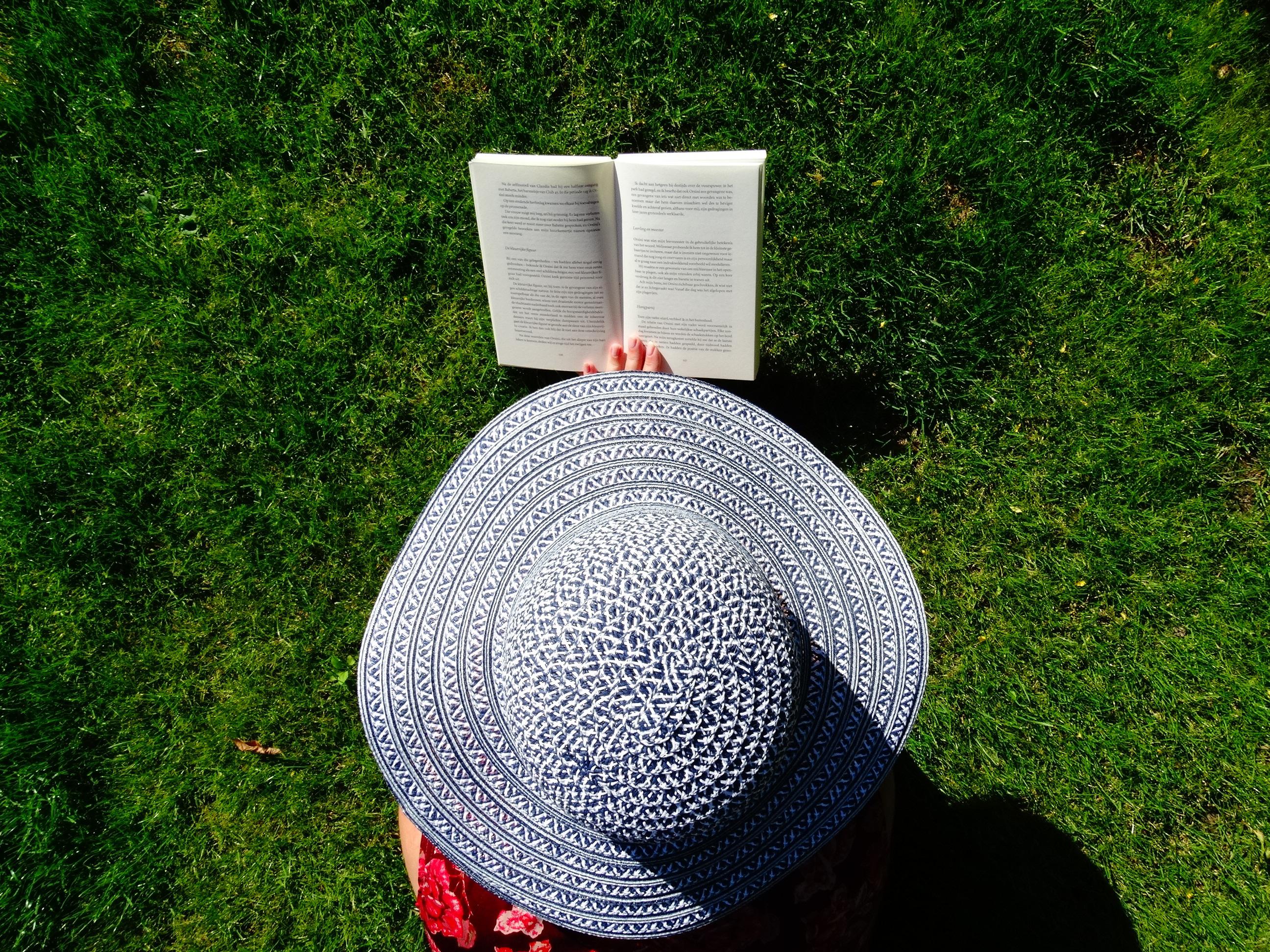hat-2140279.jpg