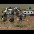 Holdbázis-építő robot