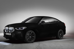 Nagy(on) fekete autó a BMW-től