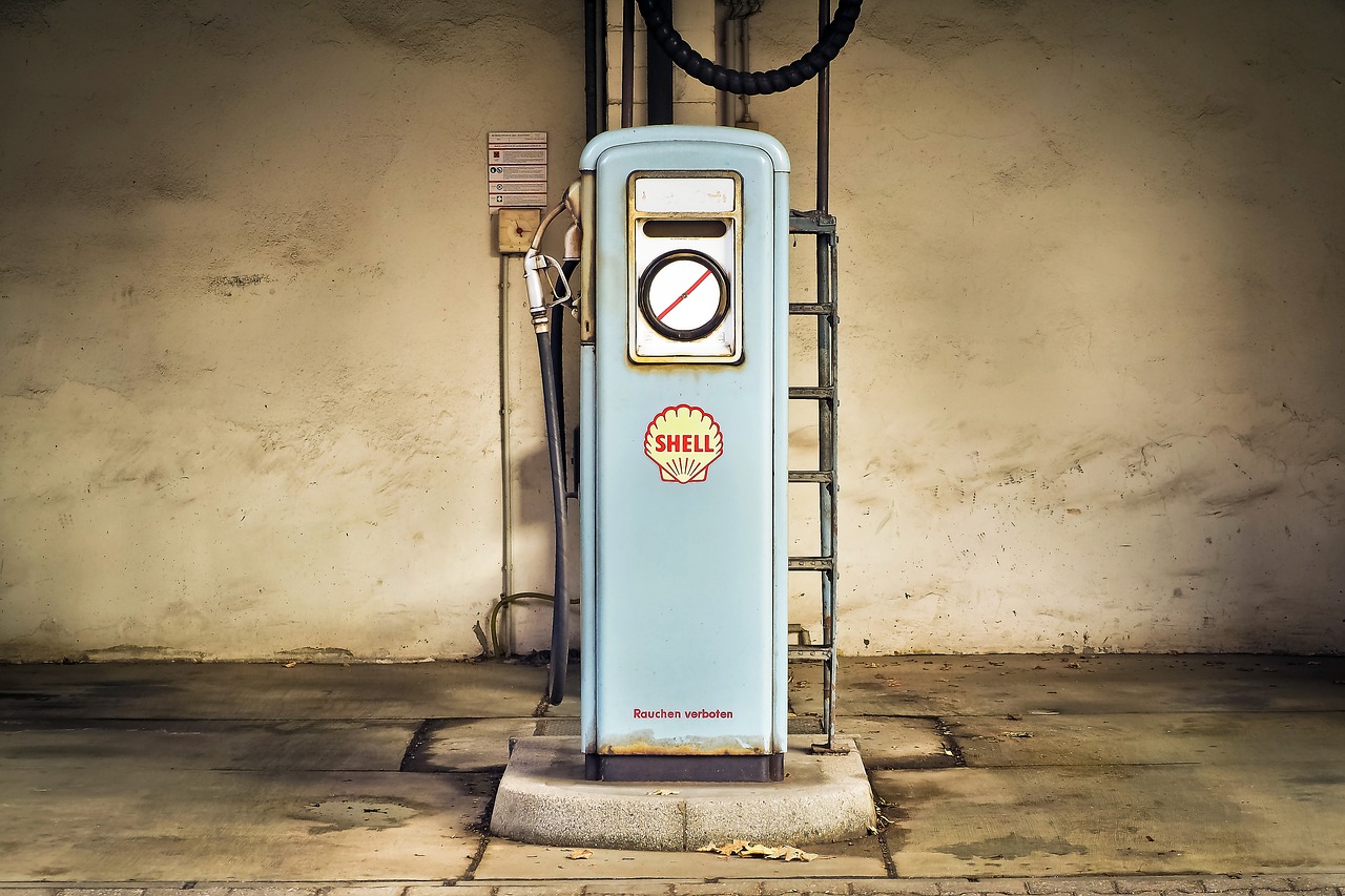 gas-pump-1914310_1280.jpg