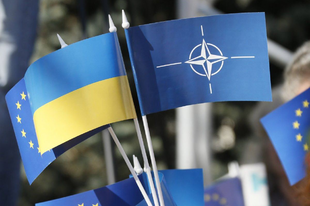 Az alkotmánybíróság engedélyezte, hogy beleírják a NATO- és EU-csatlakozást Ukrajna alaptörvényébe