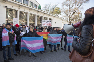 Szélsőjobboldaliak meghiúsították a transzneműek felvonulását Kijevben