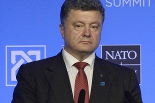 Porosenko telefonon tárgyalt a NATO főtitkárával