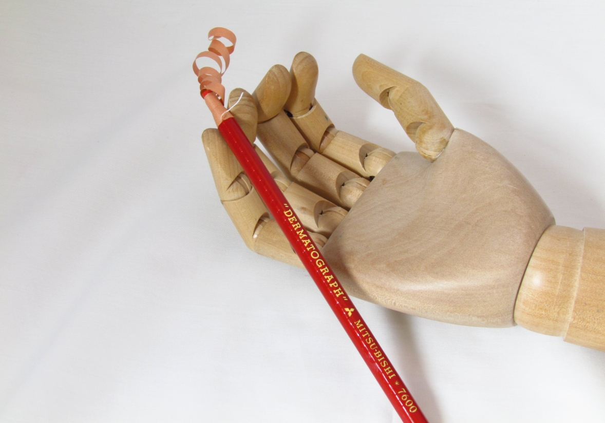 uni-dermatograph-oil-based-pencil-peeling.jpg