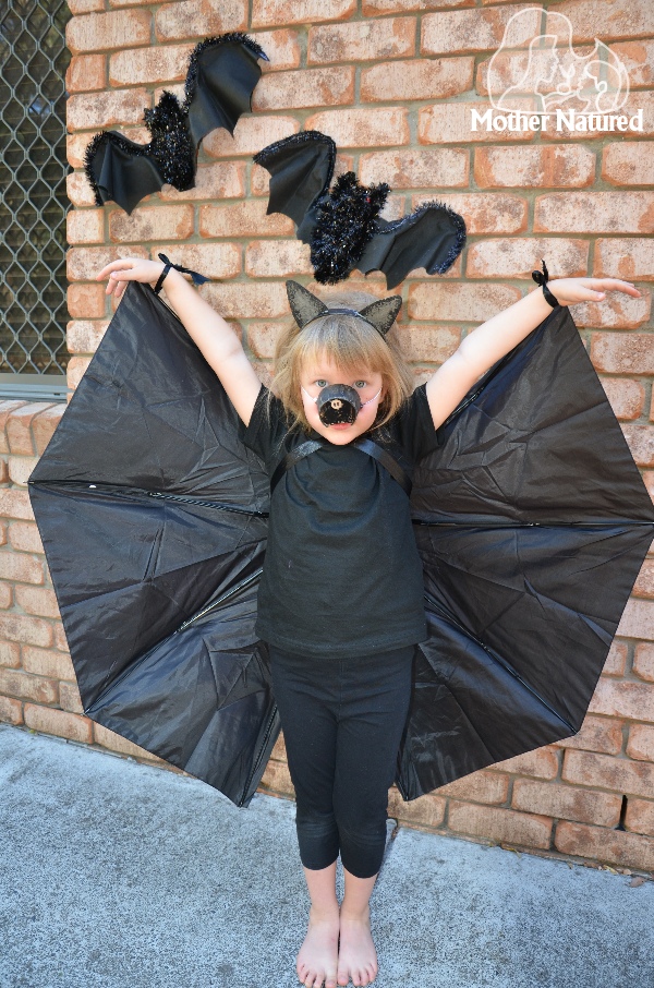make-a-bat-costume-with-an-umbrella_1.jpg