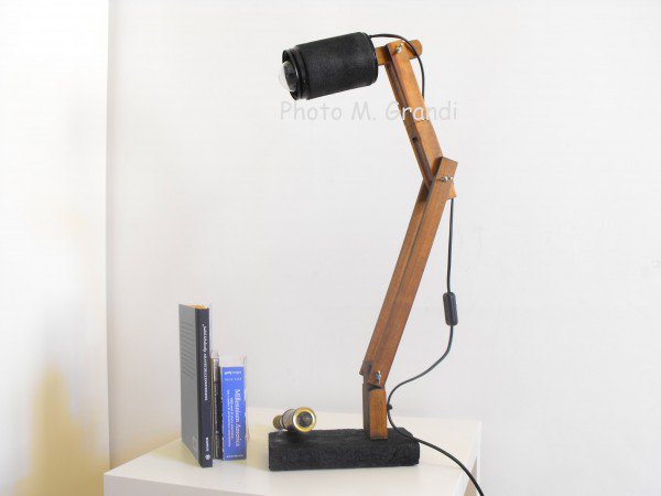 recyclart_org-desk-lamp-industrial-recycling-made-from-upcycled-umbrella-slats-3-600x450_1.jpg