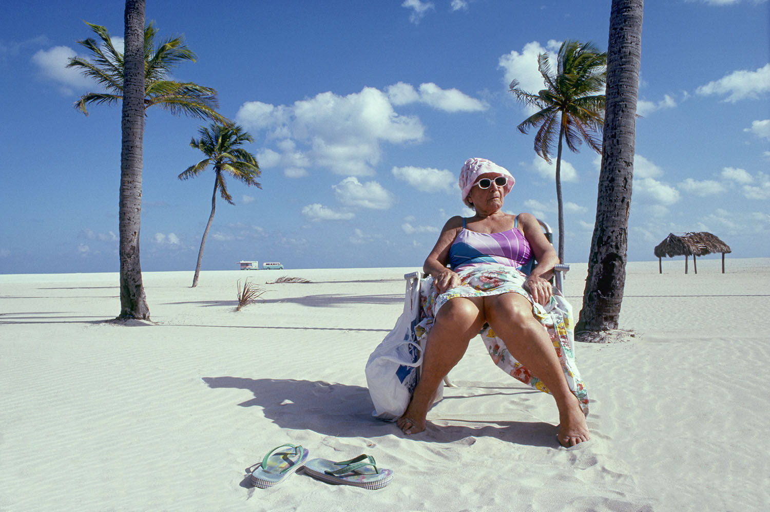 590_1old_lady_on_miami_beachb.jpg