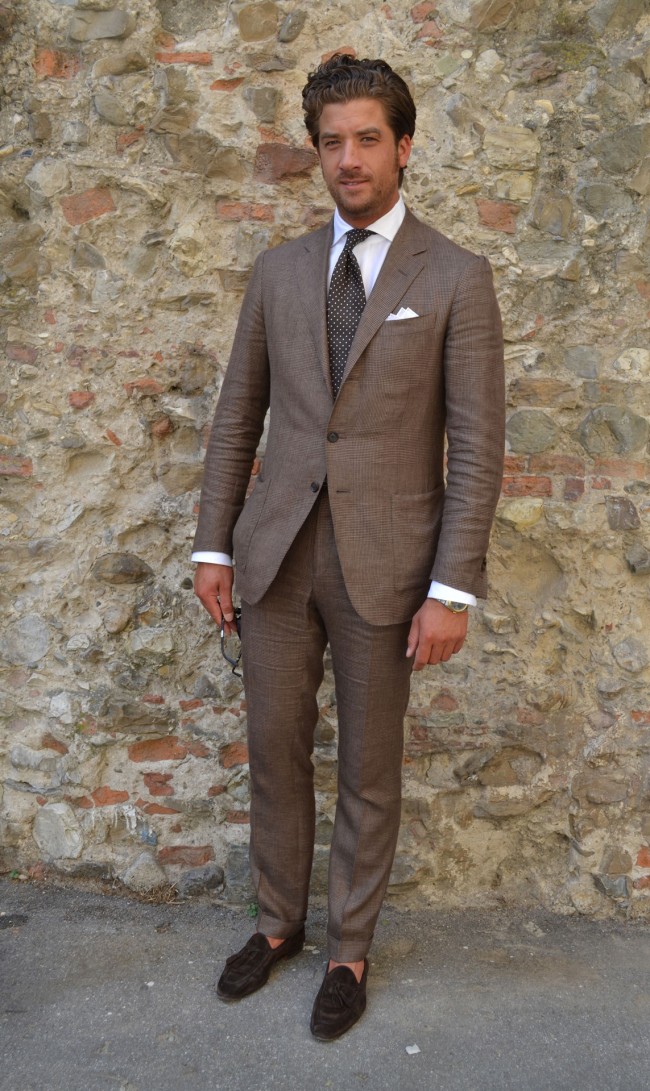 everything-brown-slim-suit-men-style-pitti-650x1091.jpeg