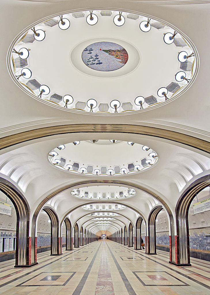 729px-Vertical_panorama_of_the_Mayakovskaya_Metro_Station[1].jpg