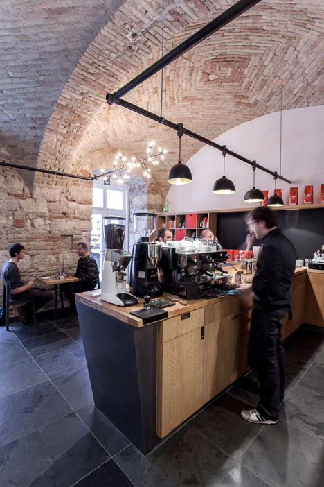 Cafe-in-Budapest-by-Spora-Architects_dezeen_15.jpg