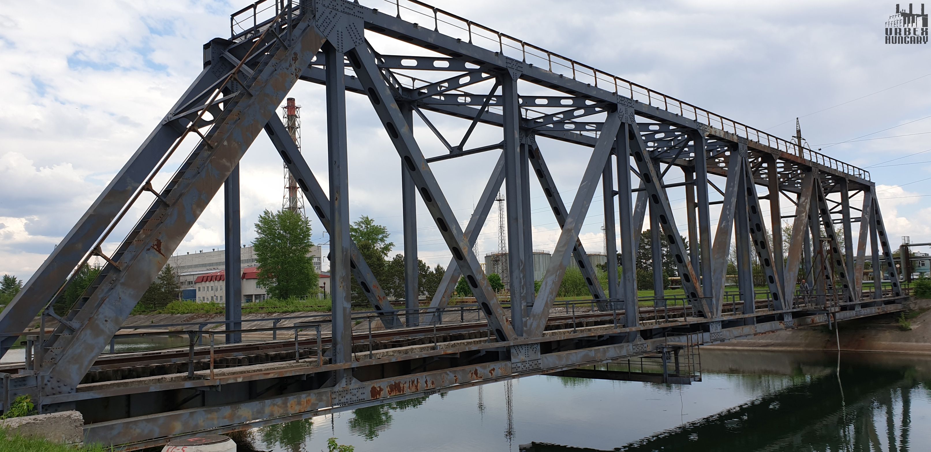 Vasúti híd az erőmű mellett