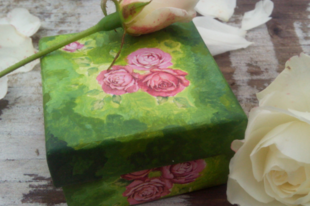 Egy rózsás dobozka