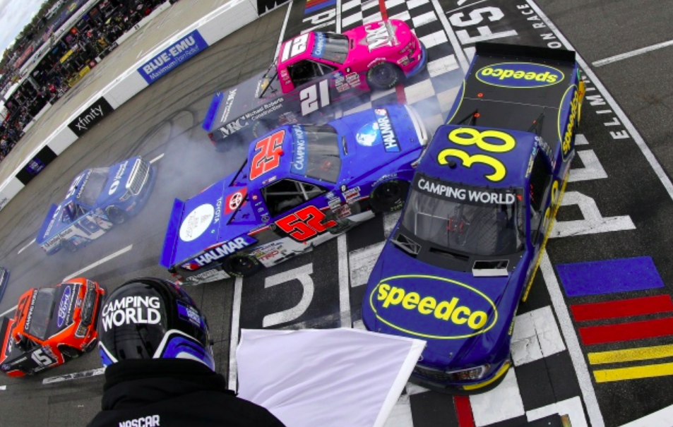 NASCAR: Zane Smith nyert Martinsville-en, Creed már biztosan nem védi meg a címét