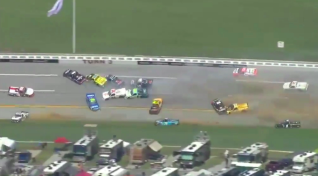 NASCAR: 20 kiesőt és egy igazi meglepetés győztest hozott a Truck talladegai káoszfutama NASCAR: 20 kiesőt és egy igazi meglepetés győztest hozott a Truck talladegai káoszfutama