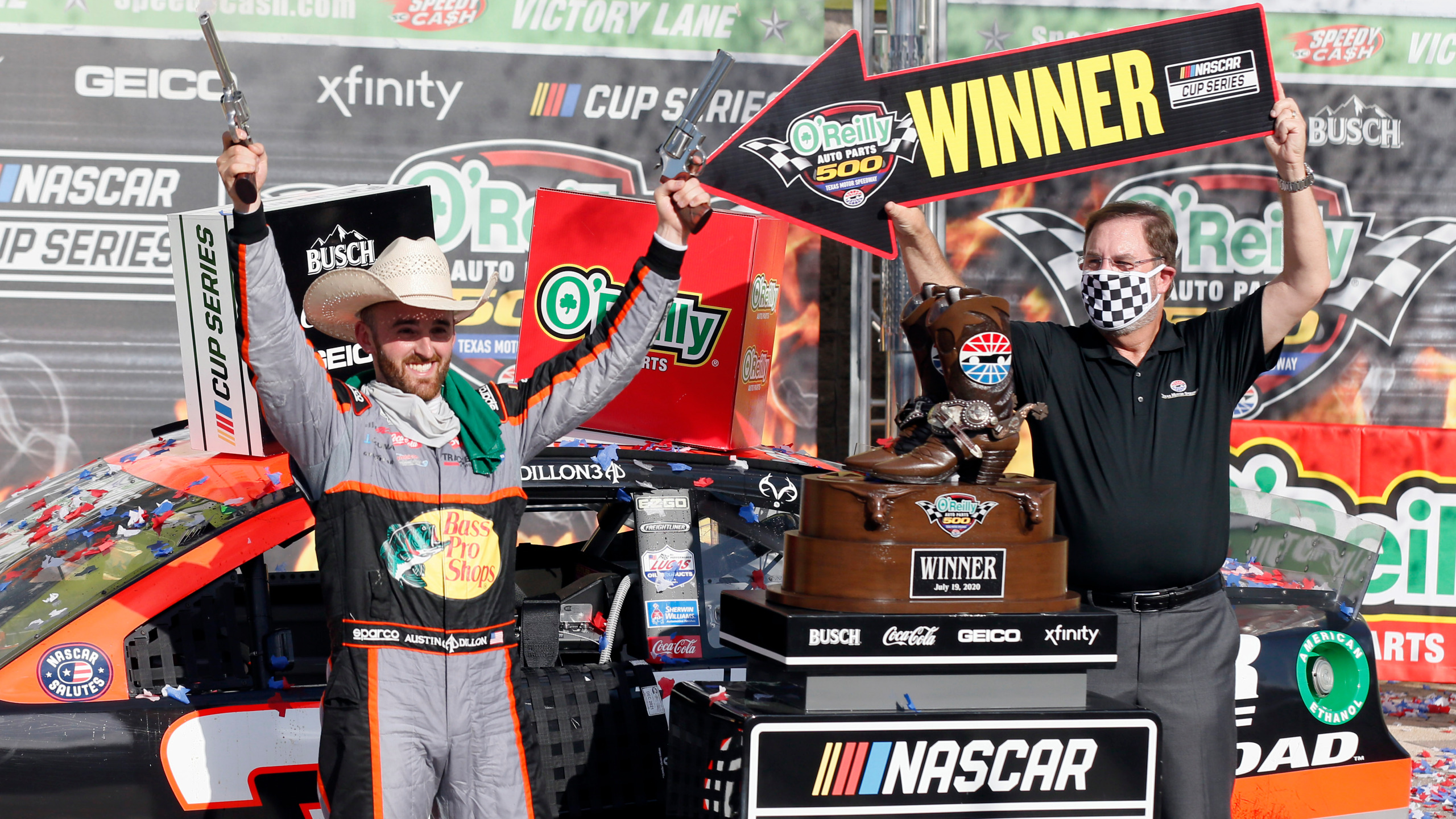 NASCAR: Austin Dillon nyert Texasban, Johnsonék óriásit hibáztak, a közellenség pedig egy újonc lett NASCAR: Austin Dillon nyert Texasban, Johnsonék óriásit hibáztak, a közellenség pedig egy újonc lett