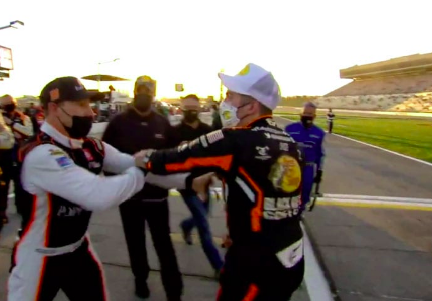 NASCAR: Gragson rátolatott ellenfelére, bunyó lett a vége