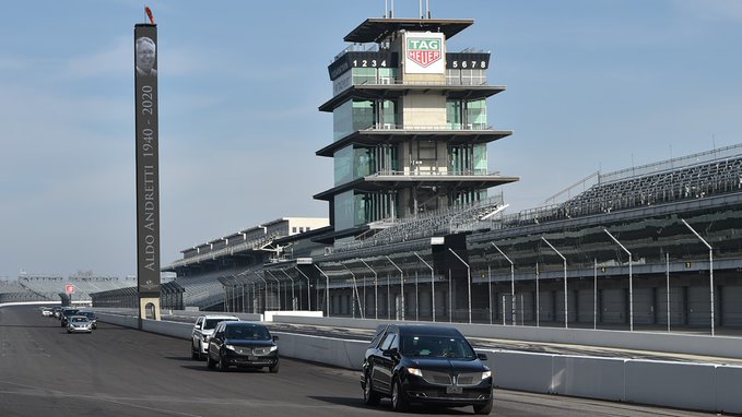 Megtette utolsó körét az Indianapolis Motor Speedwayen Aldo Andretti Megtette utolsó körét az Indianapolis Motor Speedwayen Aldo Andretti