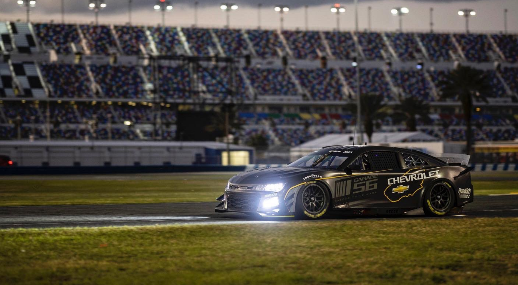 Jenson Button máris pályára vitte a NASCAR Le Mans-i autóját (VIDEÓK + GALÉRIA) Jenson Button máris pályára vitte a NASCAR Le Mans-i autóját (VIDEÓK + GALÉRIA)