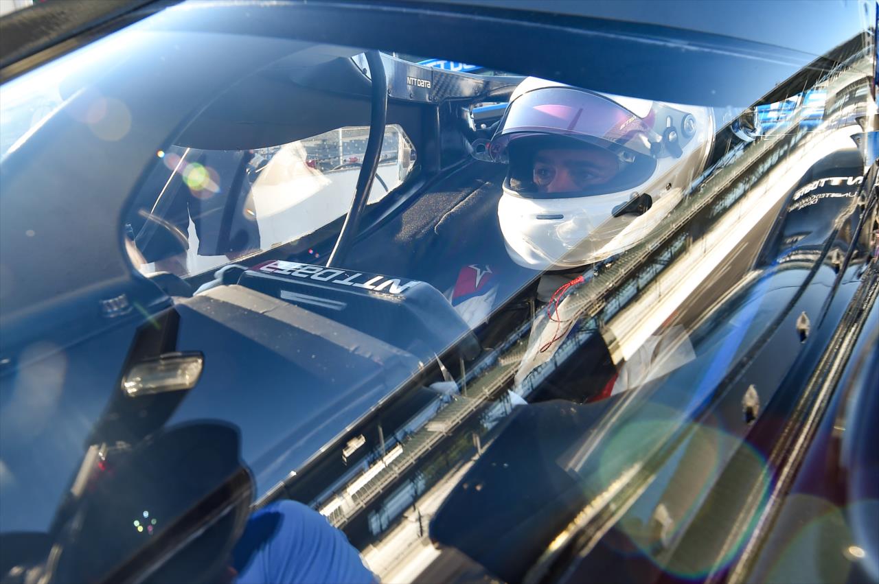 Jimmie Johnson két évre kötelezné el magát az IndyCarban Jimmie Johnson két évre kötelezné el magát az IndyCarban