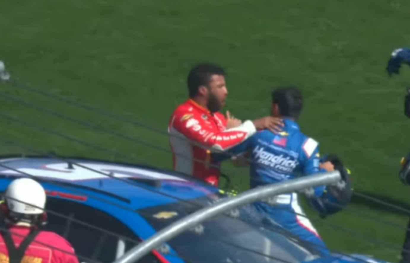 Logano nyert, Wallace életveszélyes bosszút állt Larsonon Vegasban Logano nyert, Wallace életveszélyes bosszút állt Larsonon Vegasban