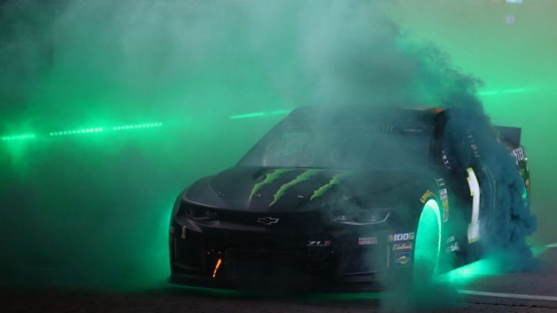 Világítani fognak az autók a NASCAR bristoli All-Star futamán