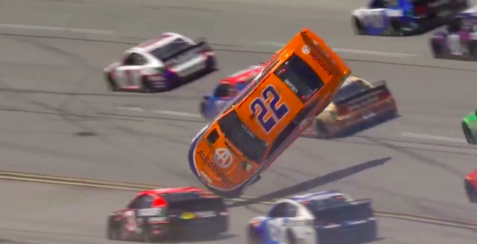 NASCAR: Keselowi nyert, Logano nagyot bukott Talladegán
