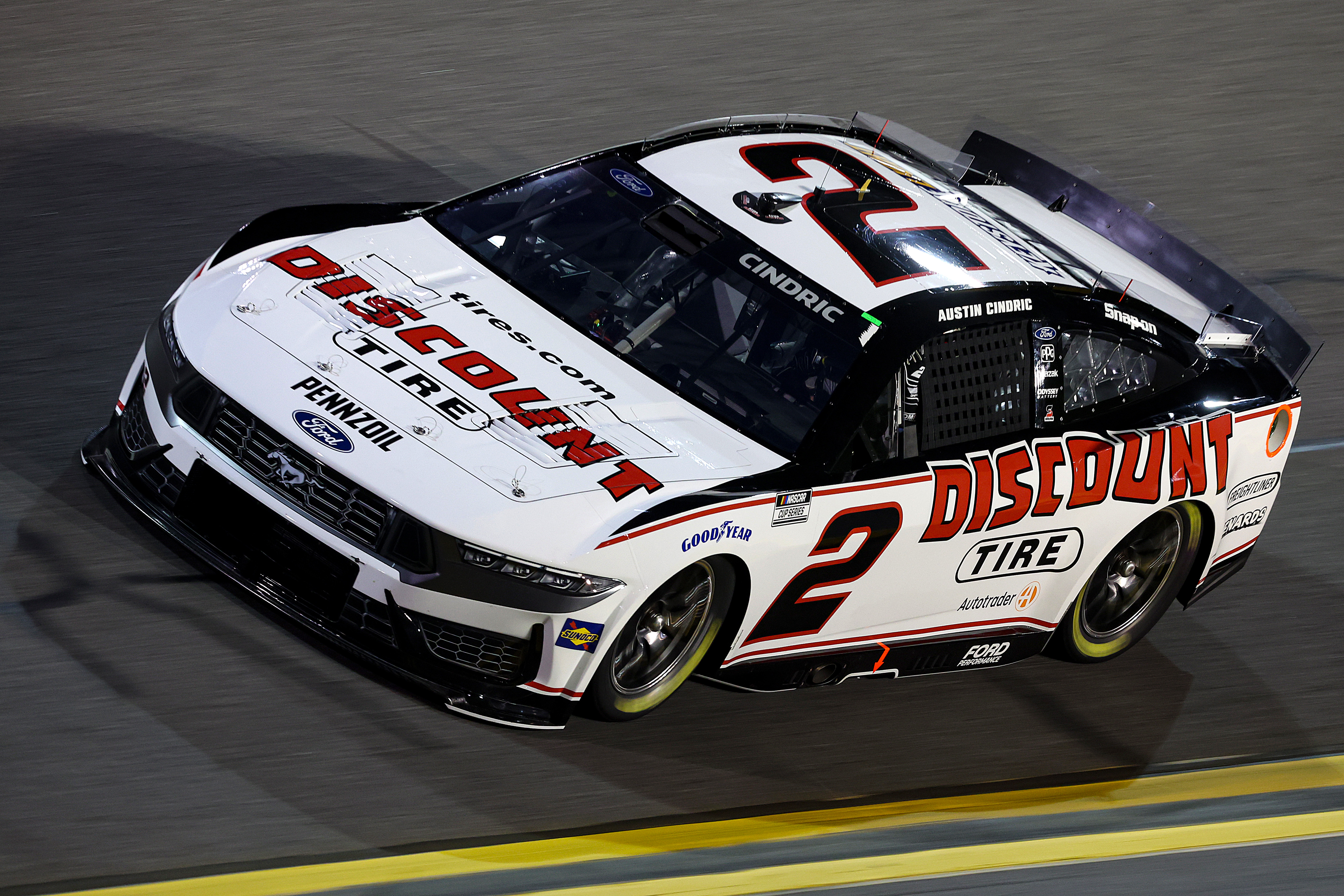 NASCAR: Pontlevonással büntették Cindricet, Larson csapatából két embert is eltiltottak a COTA után NASCAR: Pontlevonással büntették Cindricet, Larson csapatából két embert is eltiltottak a COTA után