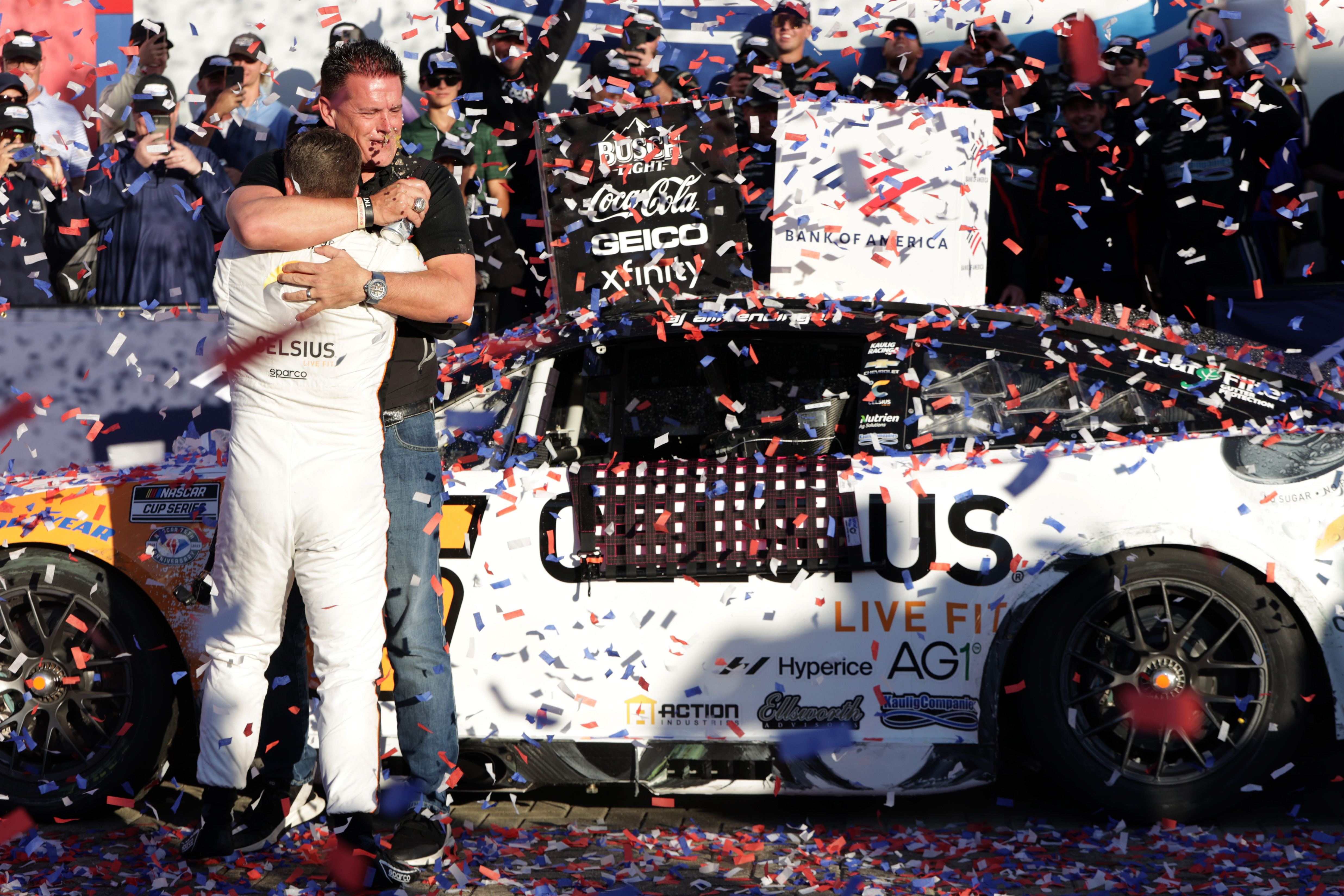 NASCAR: “Ördögi” győzelmet aratott a road-király, újabb négy versenyző búcsúzott a rájátszástól Charlotte-on