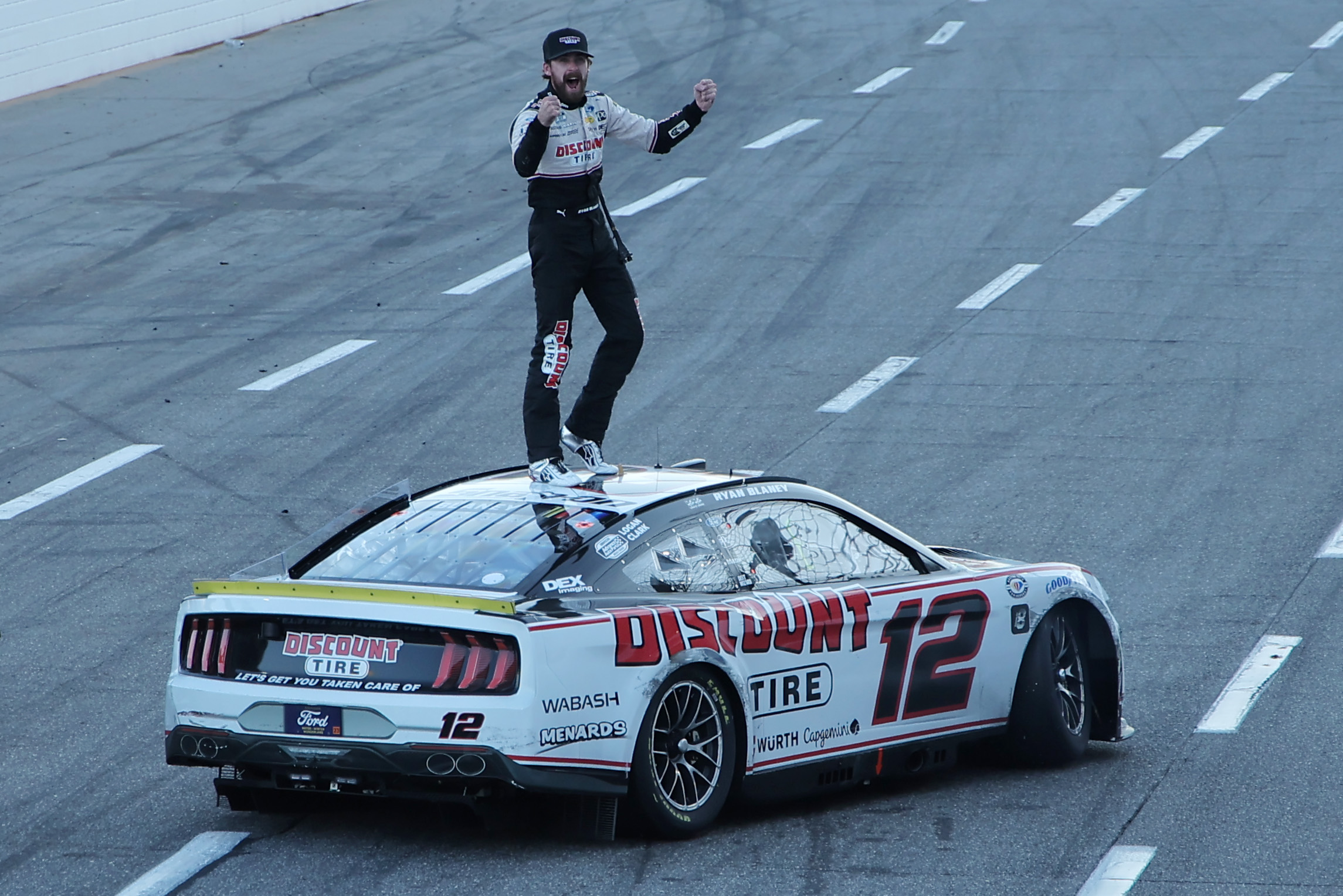 NASCAR: Blaney nyert, Byron az ájulás határán küzdötte be magát a bajnoki döntőbe