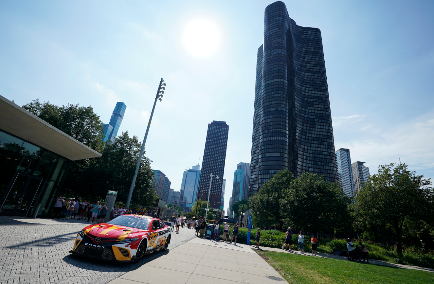 NASCAR: A chicagói múzeumok attól félnek, hogy az autók vibrációja miatt összetörnek a műkincsek