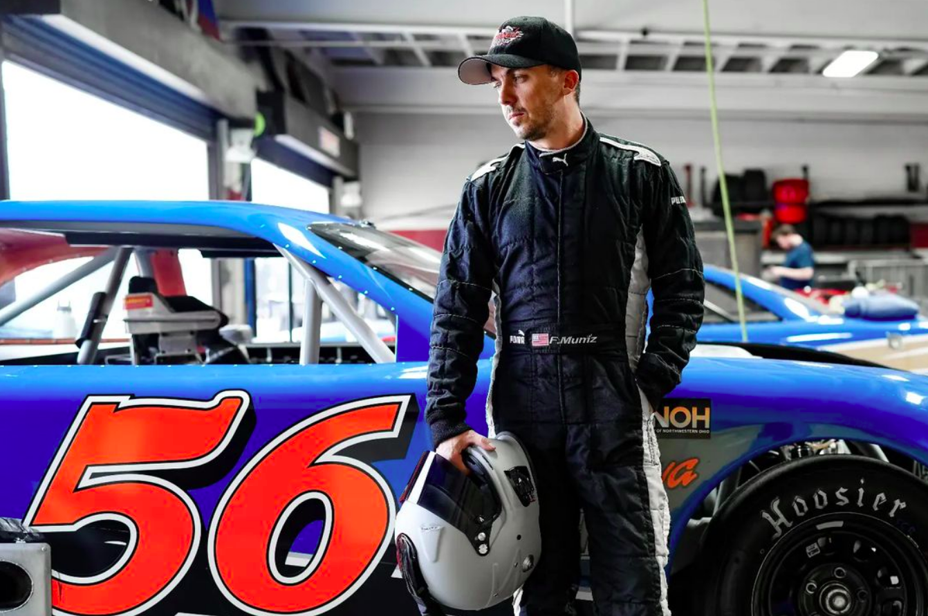 NASCAR: Súlyos sérülések és egy ijesztő betegség után visszatért a pályára Frankie Muniz NASCAR: Súlyos sérülések és egy ijesztő betegség után visszatért a pályára Frankie Muniz