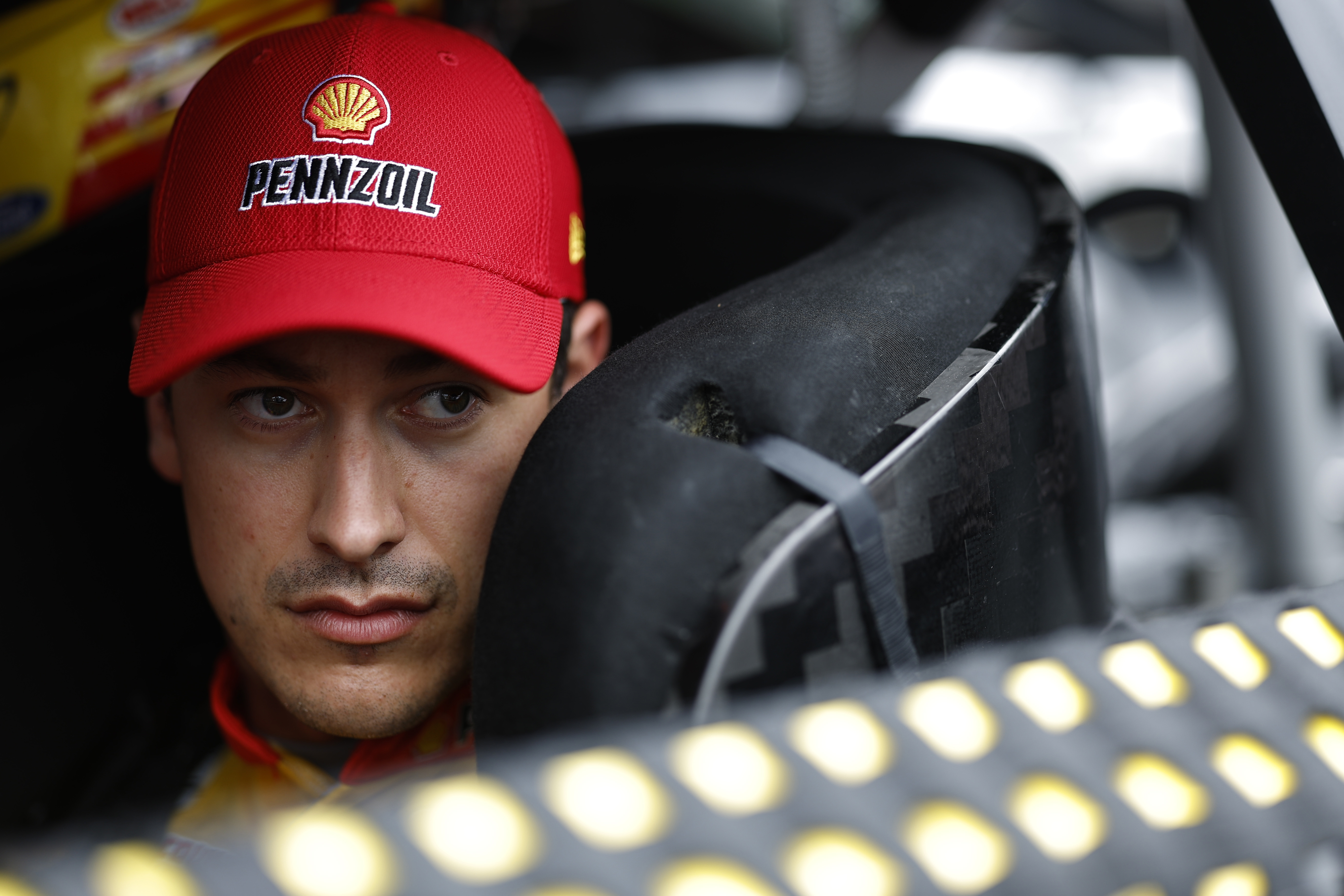 Lecsapott a NASCAR: Megbüntették az SHR-t és Loganót, egy csapatfőnököt eltiltottak Lecsapott a NASCAR: Megbüntették az SHR-t és Loganót, egy csapatfőnököt eltiltottak