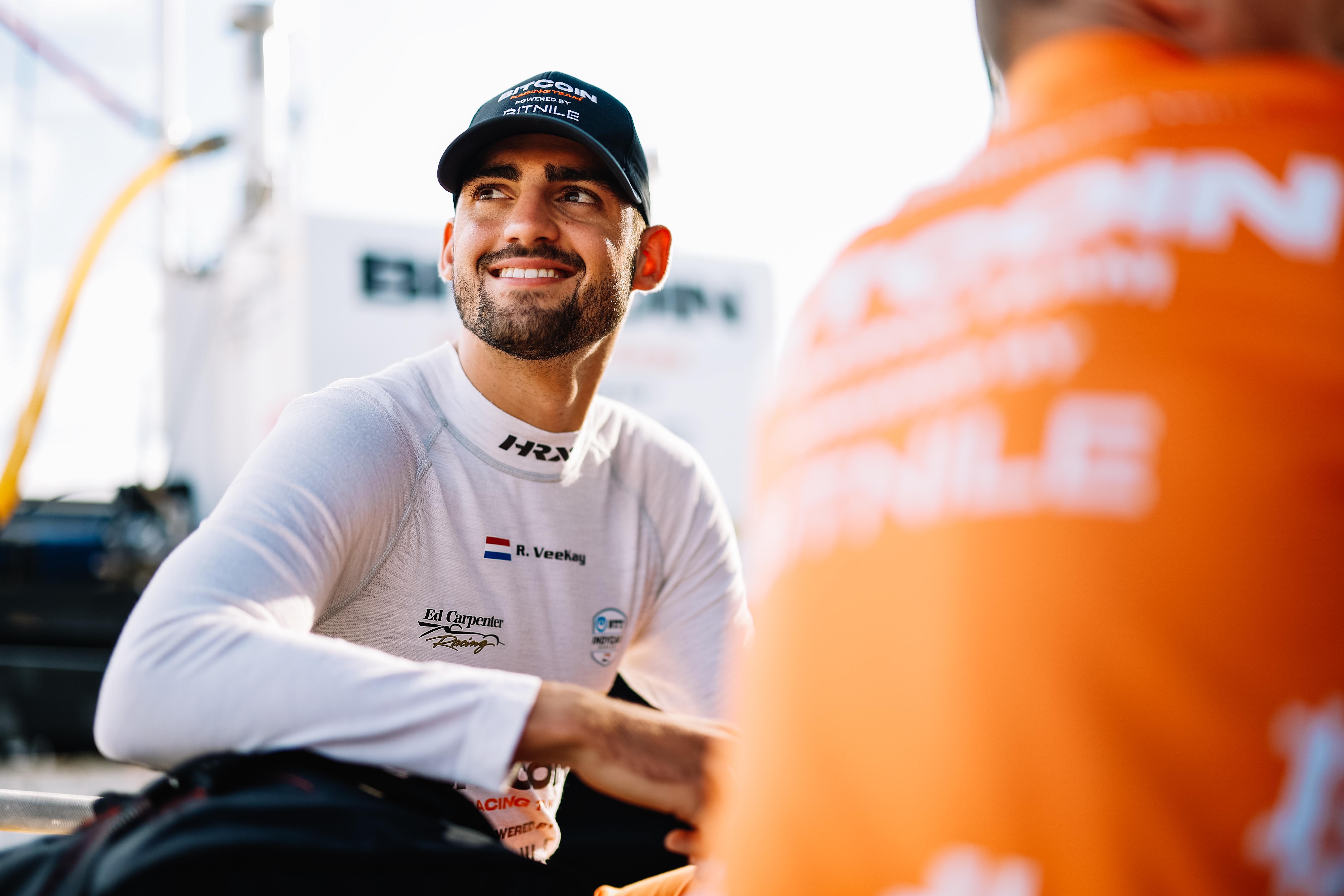 Hollandia egyetlen oválpályáján körözött NASCAR-autóval Rinus VeeKay Hollandia egyetlen oválpályáján körözött NASCAR-autóval Rinus VeeKay