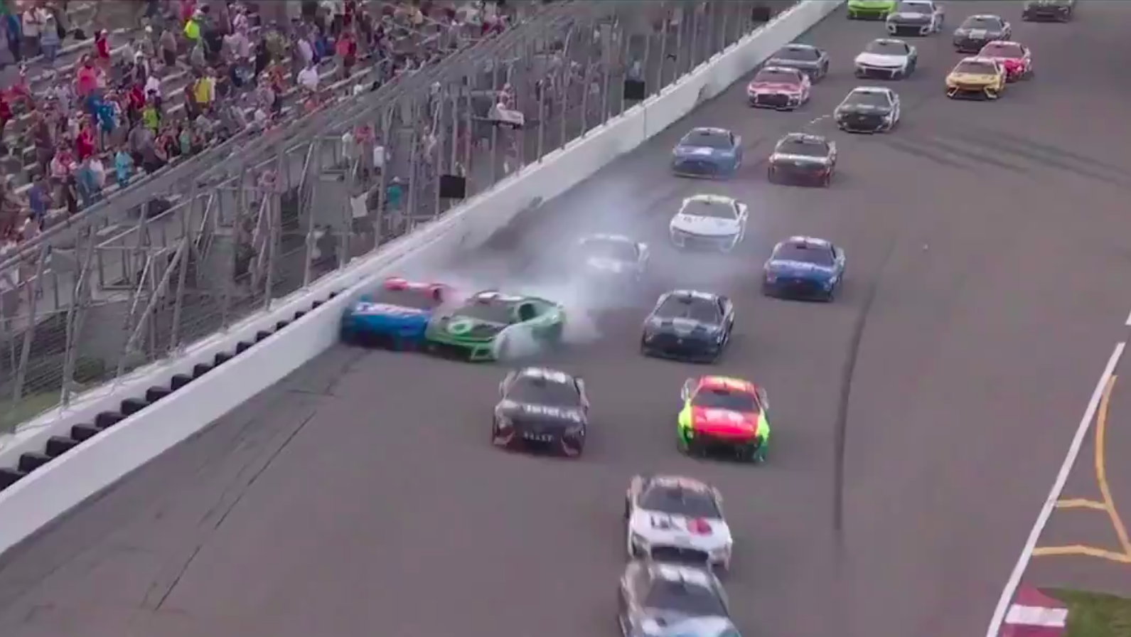 Vizsgálatot indít a NASCAR: Újabb Cup-pilótát fenyeget az eltiltás Vizsgálatot indít a NASCAR: Újabb Cup-pilótát fenyeget az eltiltás