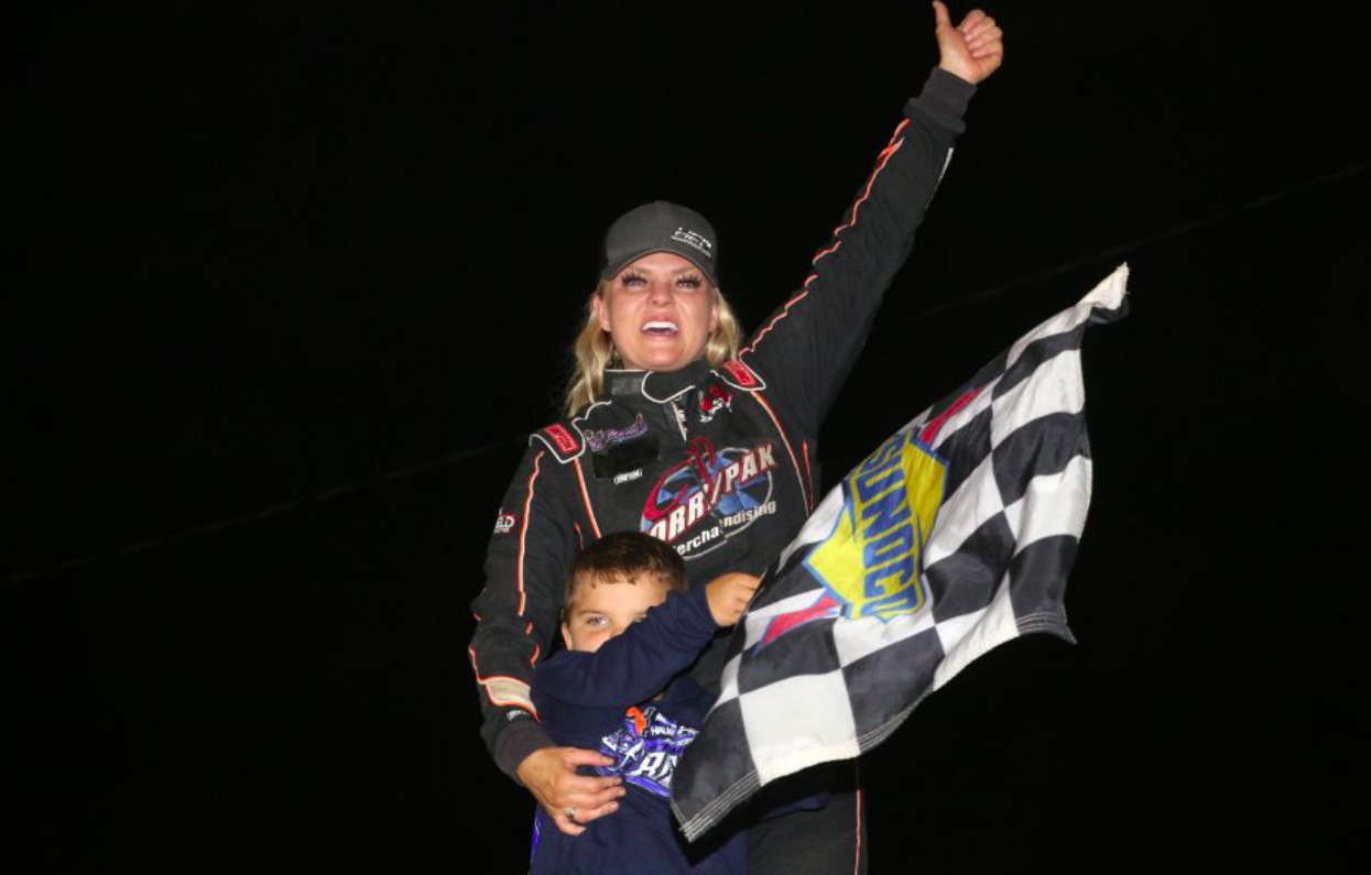 NASCAR: Visszatér Jessica Friesen, idén is lesz házaspár a mezőnyben