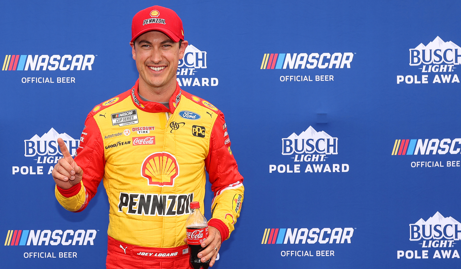 NASCAR: Logano a pole-ban, Suarez büntetést kapott Darlingtonon NASCAR: Logano a pole-ban, Suarez büntetést kapott Darlingtonon