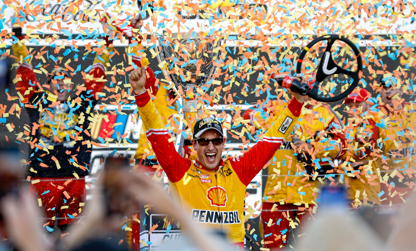Történelmi győzelemmel lett a NASCAR Cup 2022-es bajnoka Logano és a Team Penske