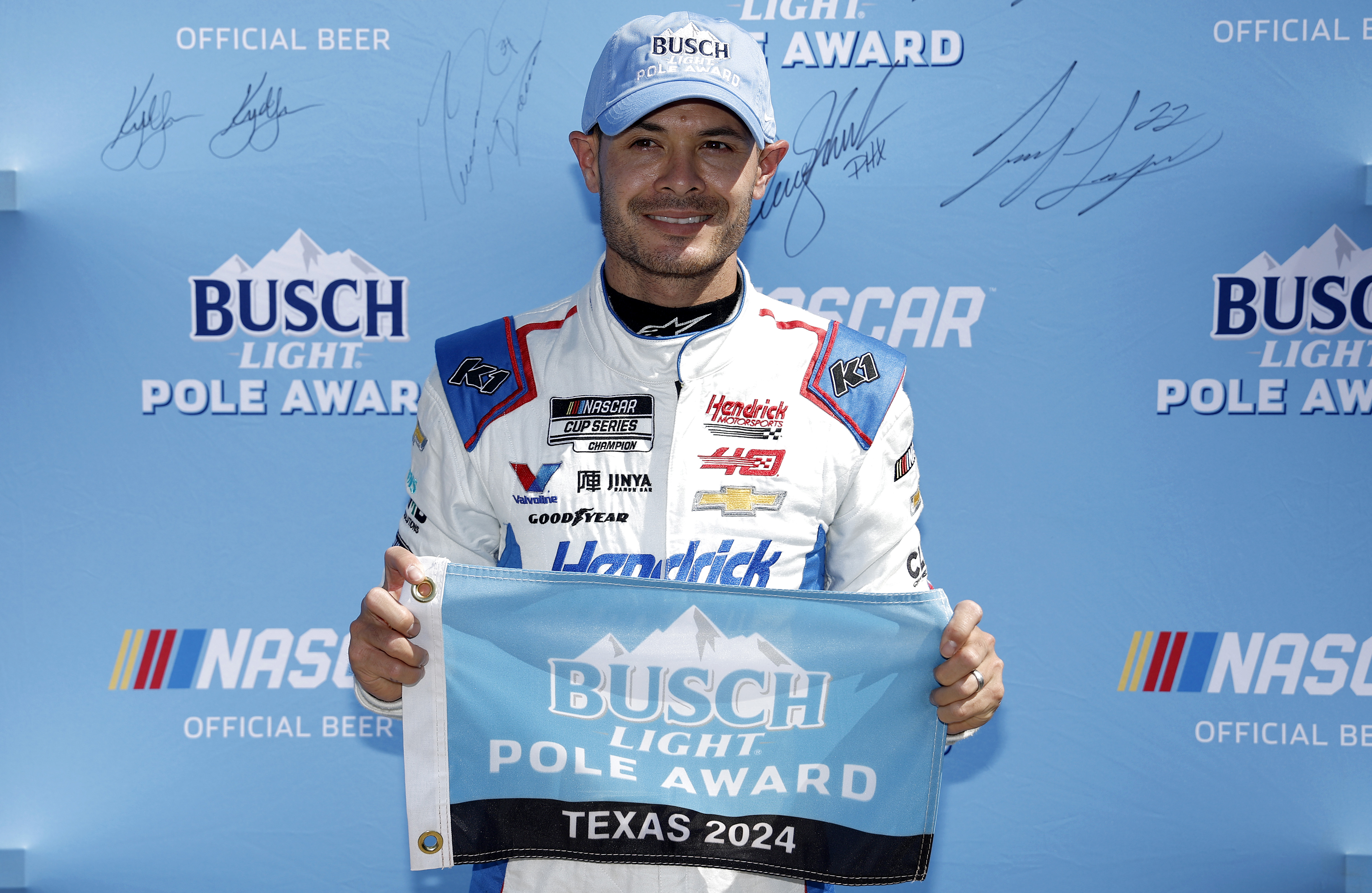 Kyle Larson a pole-ban, Kyle Busch és Jimmie Johnson autót tört Texasban Kyle Larson a pole-ban, Kyle Busch és Jimmie Johnson autót tört Texasban