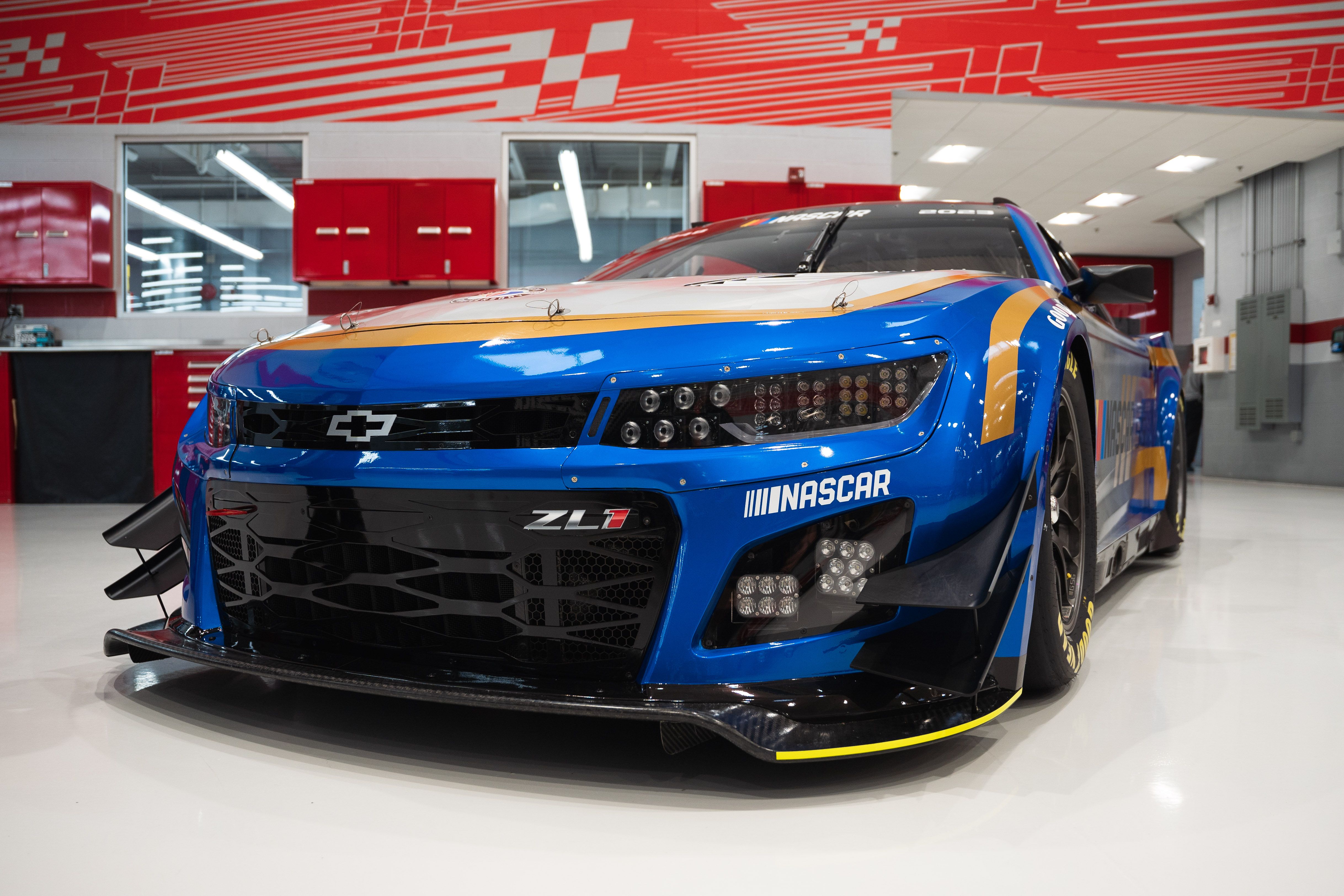 Brutál dögös: Bemutatták a NASCAR Le Mans-i autójának végső dizájnját! [VIDEÓK+GALÉRIA]