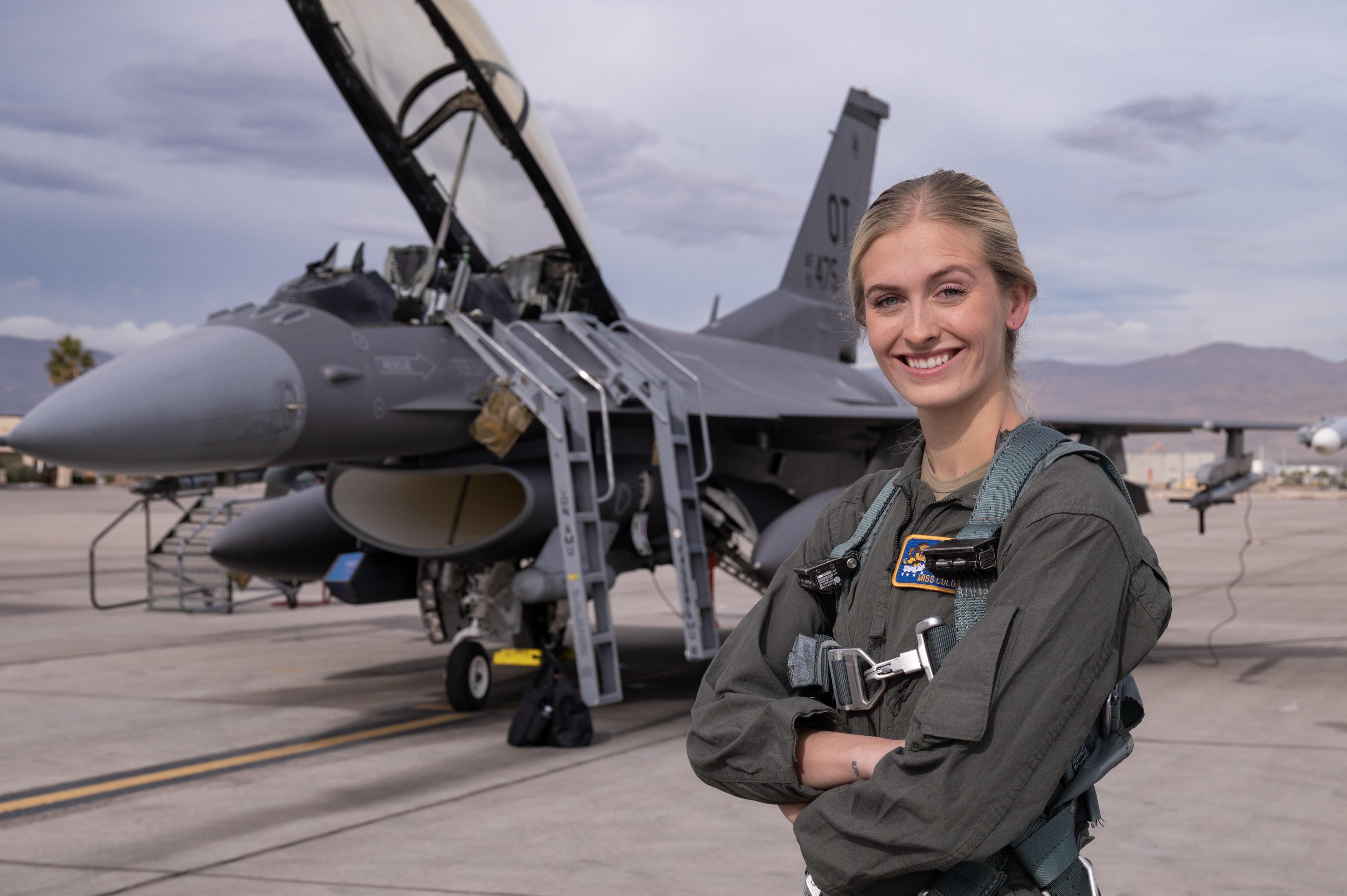 A légierőnél szolgáló Miss USA, azaz Madison Marsh vezeti fel a pace carral a Daytona 500 mezőnyét