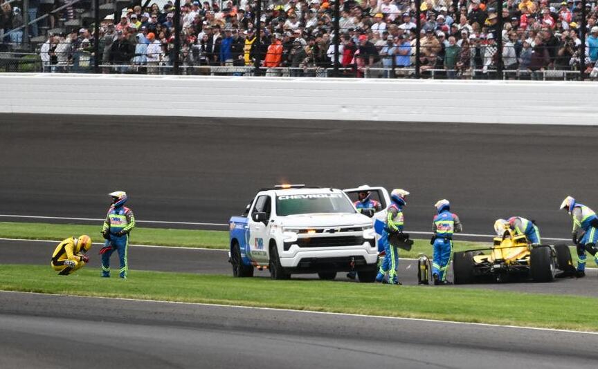 Larson bocsánatot kért McLaughlintól az Indy 500-on tanúsított viselkedéséért Larson bocsánatot kért McLaughlintól az Indy 500-on tanúsított viselkedéséért