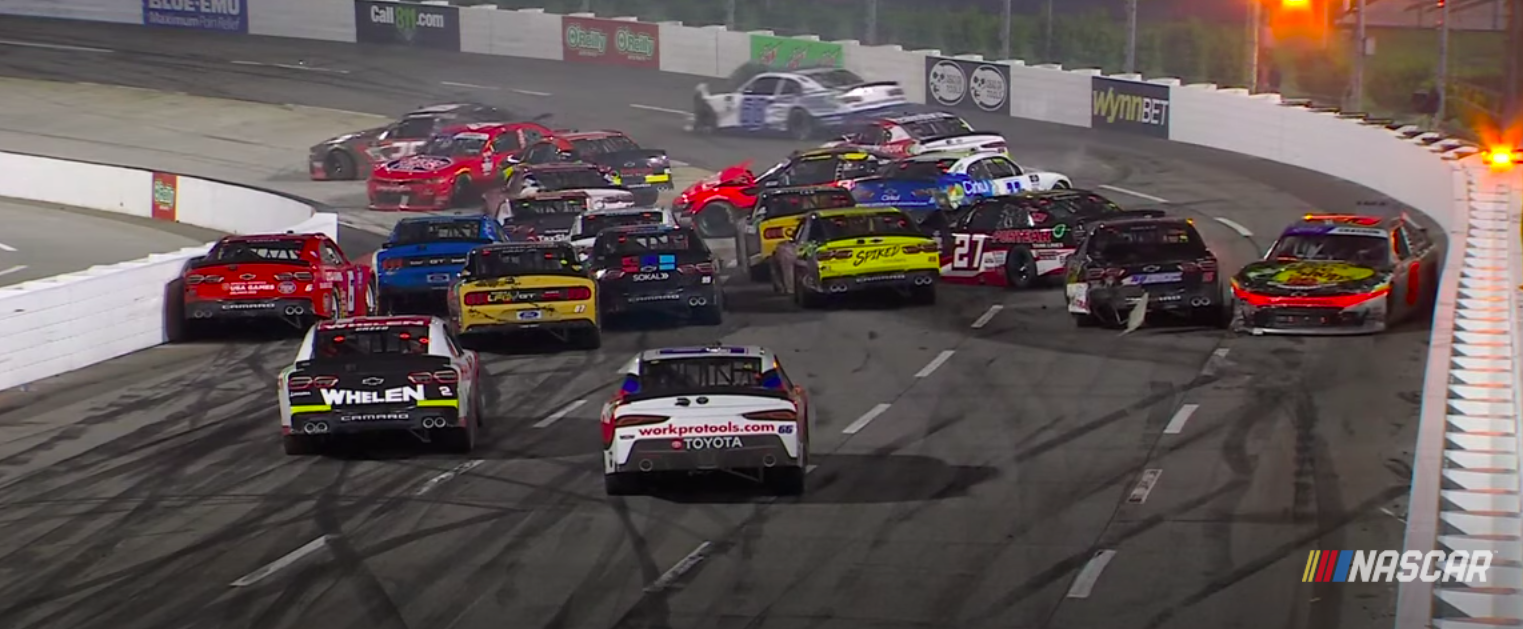 NASCAR: Megérkezett a bunyóval fűszerezett káoszfutam összefoglalója (VIDEÓ)