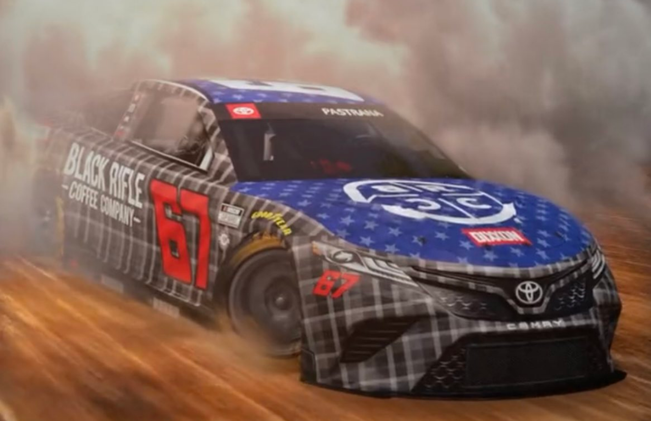 NASCAR: Megérkezett Travis Pastrana Daytona 500-as autója – És ez még semmi!