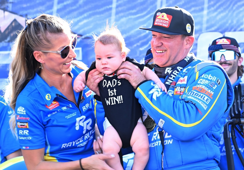 Az 53 éves Tony Stewart megmutatta, hogy miért ő még mindig a világ egyik legjobb autóversenyzője Az 53 éves Tony Stewart megmutatta, hogy miért ő még mindig a világ egyik legjobb autóversenyzője