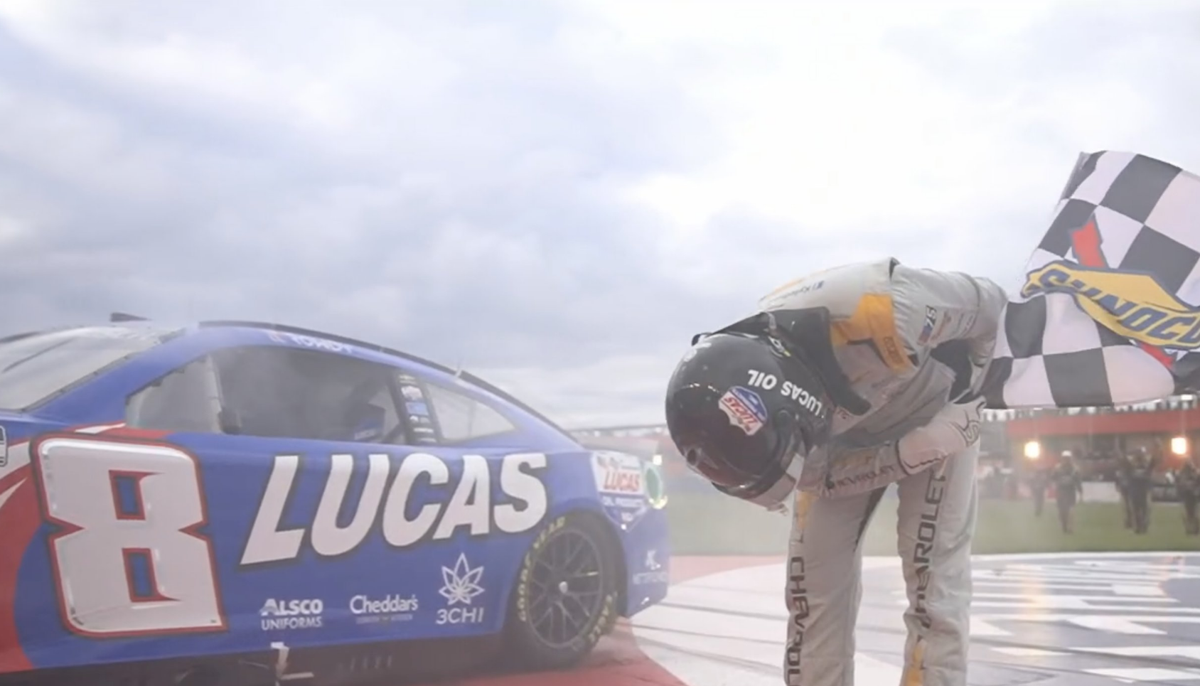 NASCAR: Rekordméretű balesettel és történelmi Busch-győzelemmel búcsúzott Fontana NASCAR: Rekordméretű balesettel és történelmi Busch-győzelemmel búcsúzott Fontana