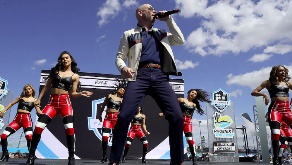 Pitbull vadiúj videóklipje egy két és fél perces NASCAR-reklám