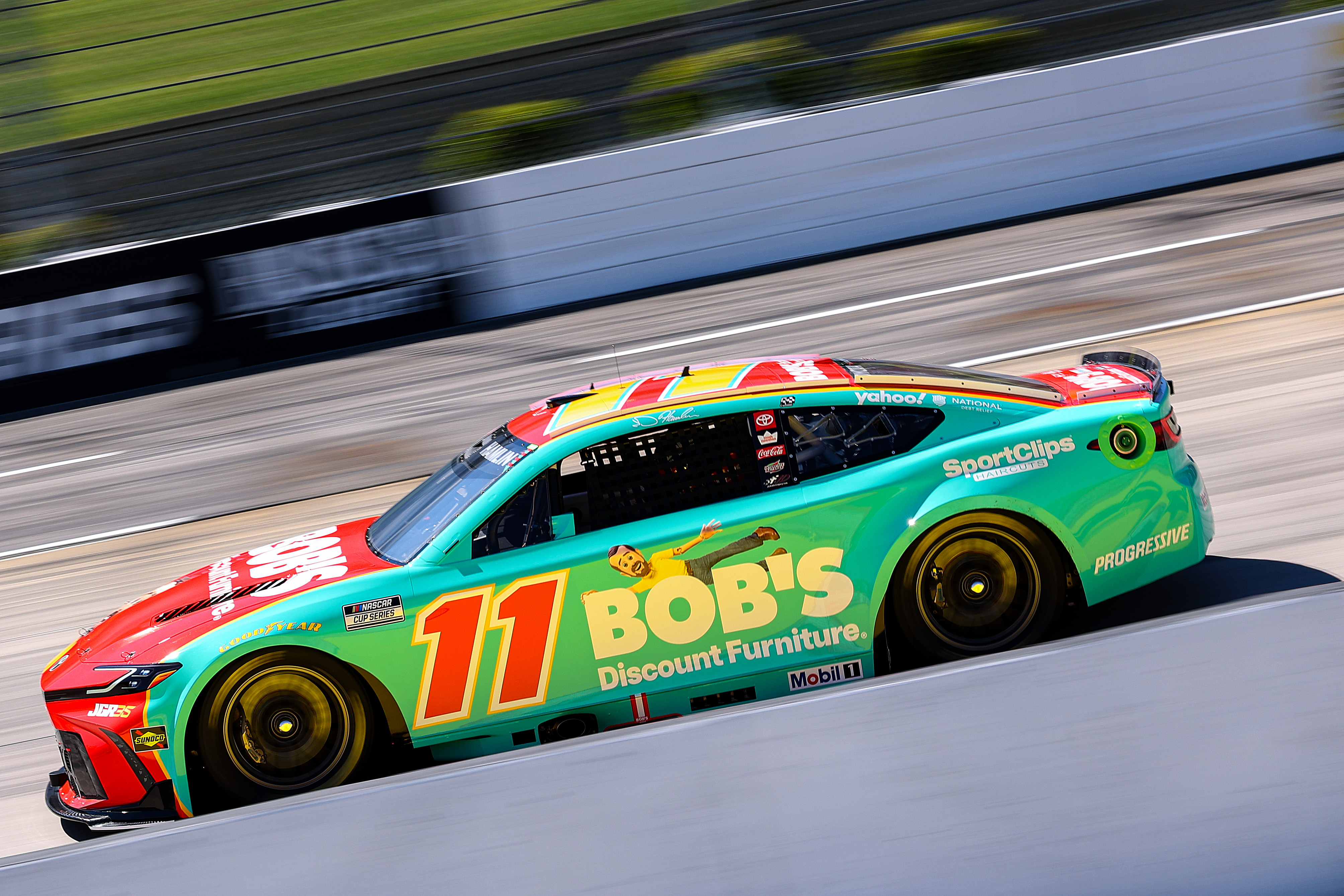 Denny Hamlin megszerezte NASCAR Cup-karrierje 49. pole-ját Martinsville-en