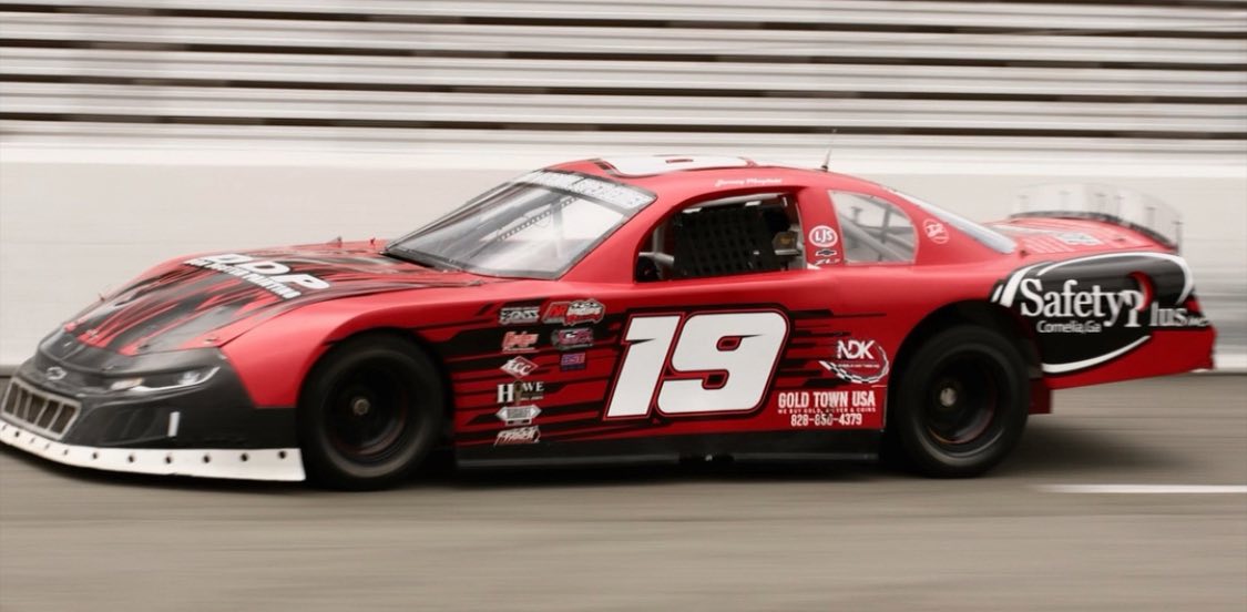 Bajnok lett a NASCAR valaha volt egyik legnagyobb botrányának főhőse, a 2009 óta máig eltiltott Jeremy Mayfield