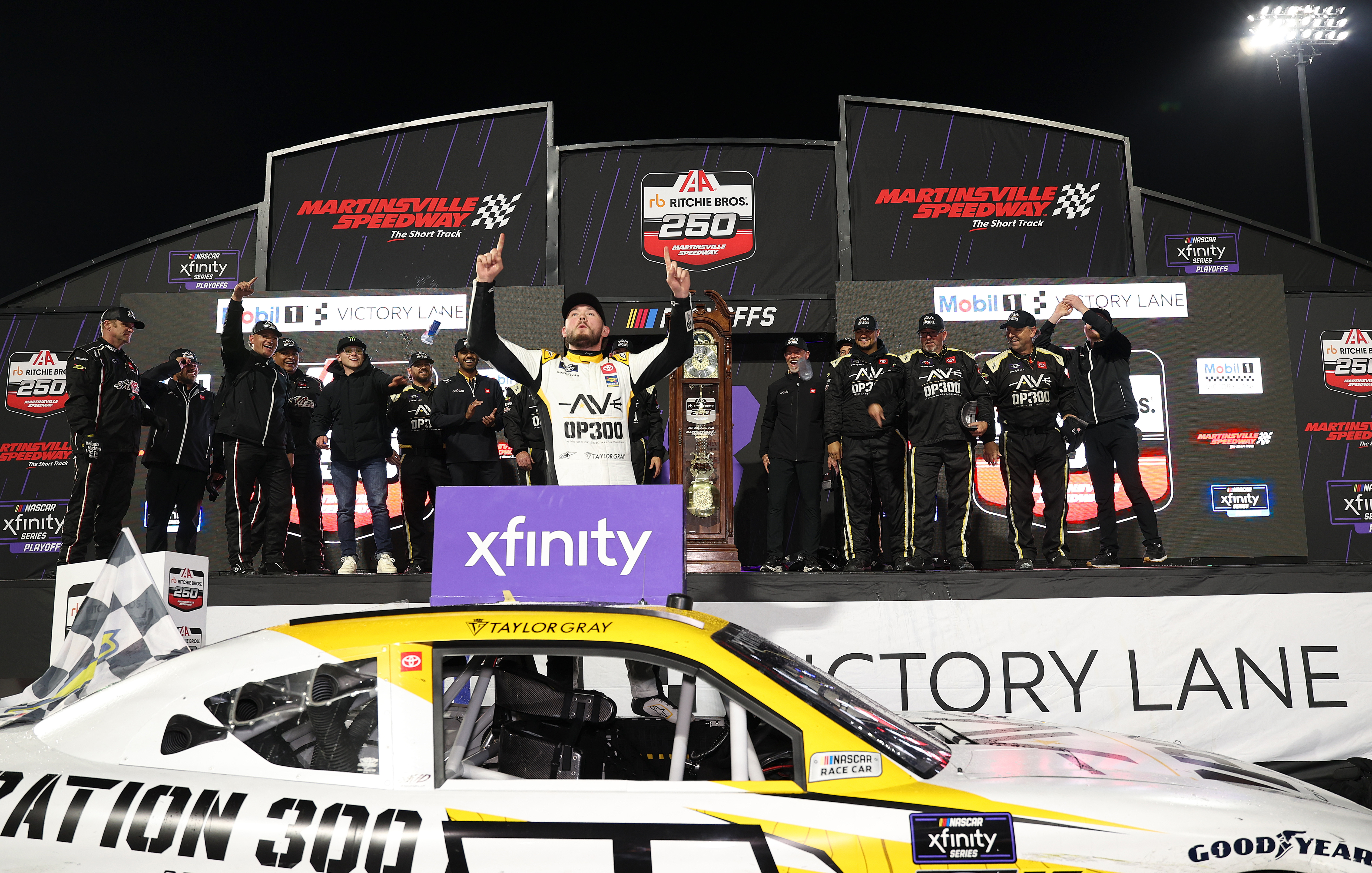 NASCAR: Egy pilóta először nyert, egy másik idegrohamot kapott, négyen pedig karnyújtásnyira kerültek az álomhoz Martinsville-en