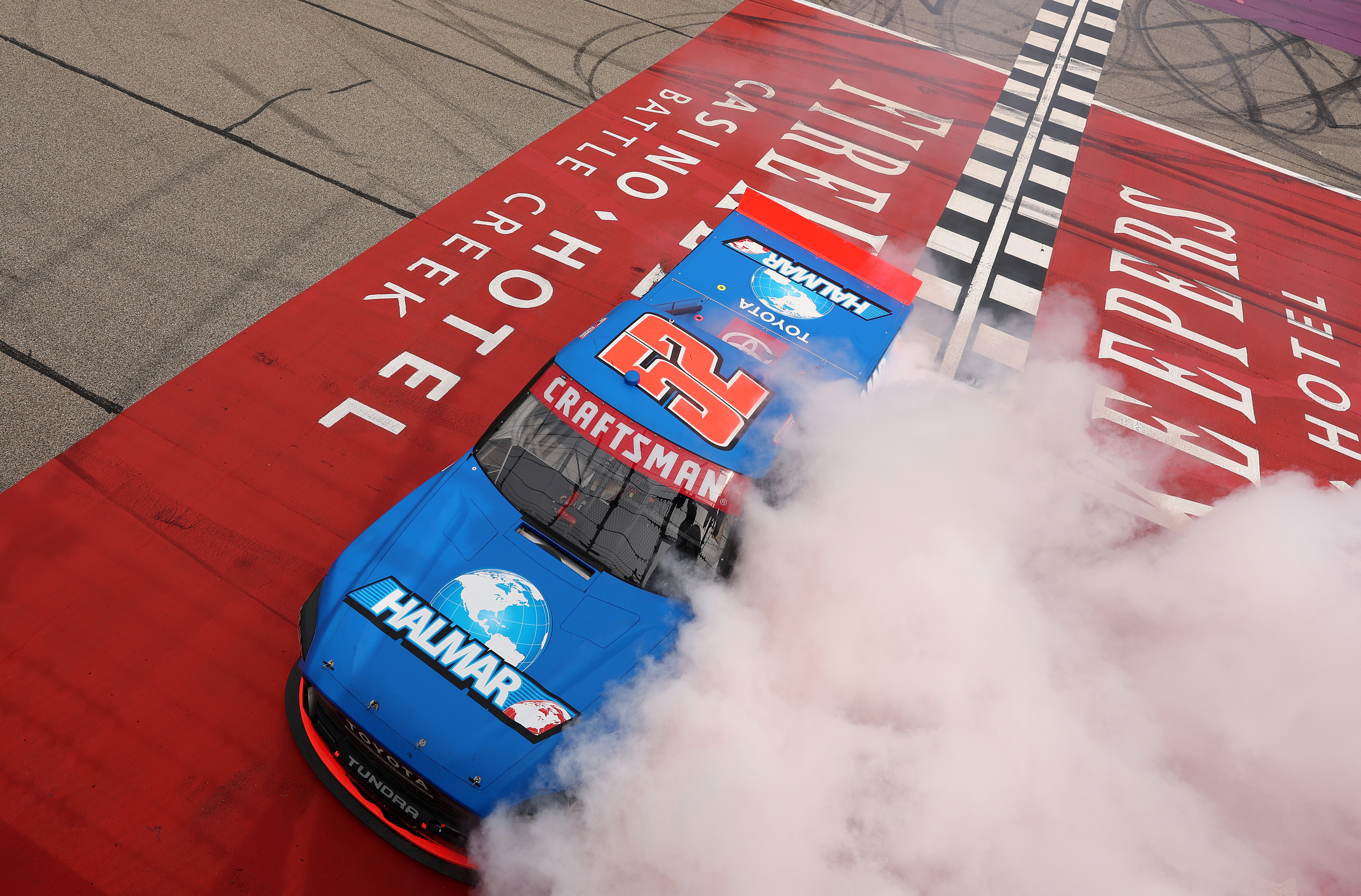 NASCAR Cup-sztár helyettesíti a súlyosan sérült Stewart Friesent Watkins Glenen